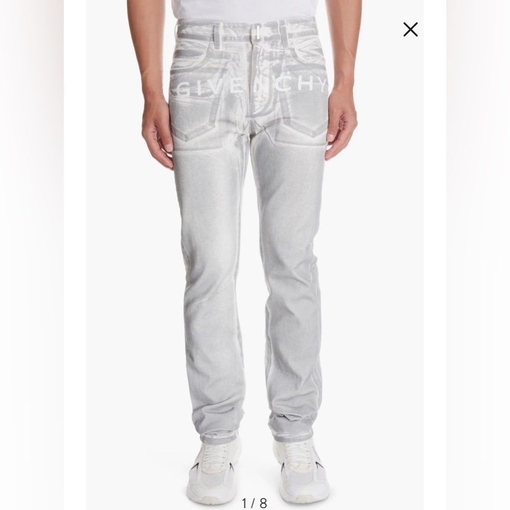 Givenchy
Reflective Paint Straight
Leg Jeans size 34